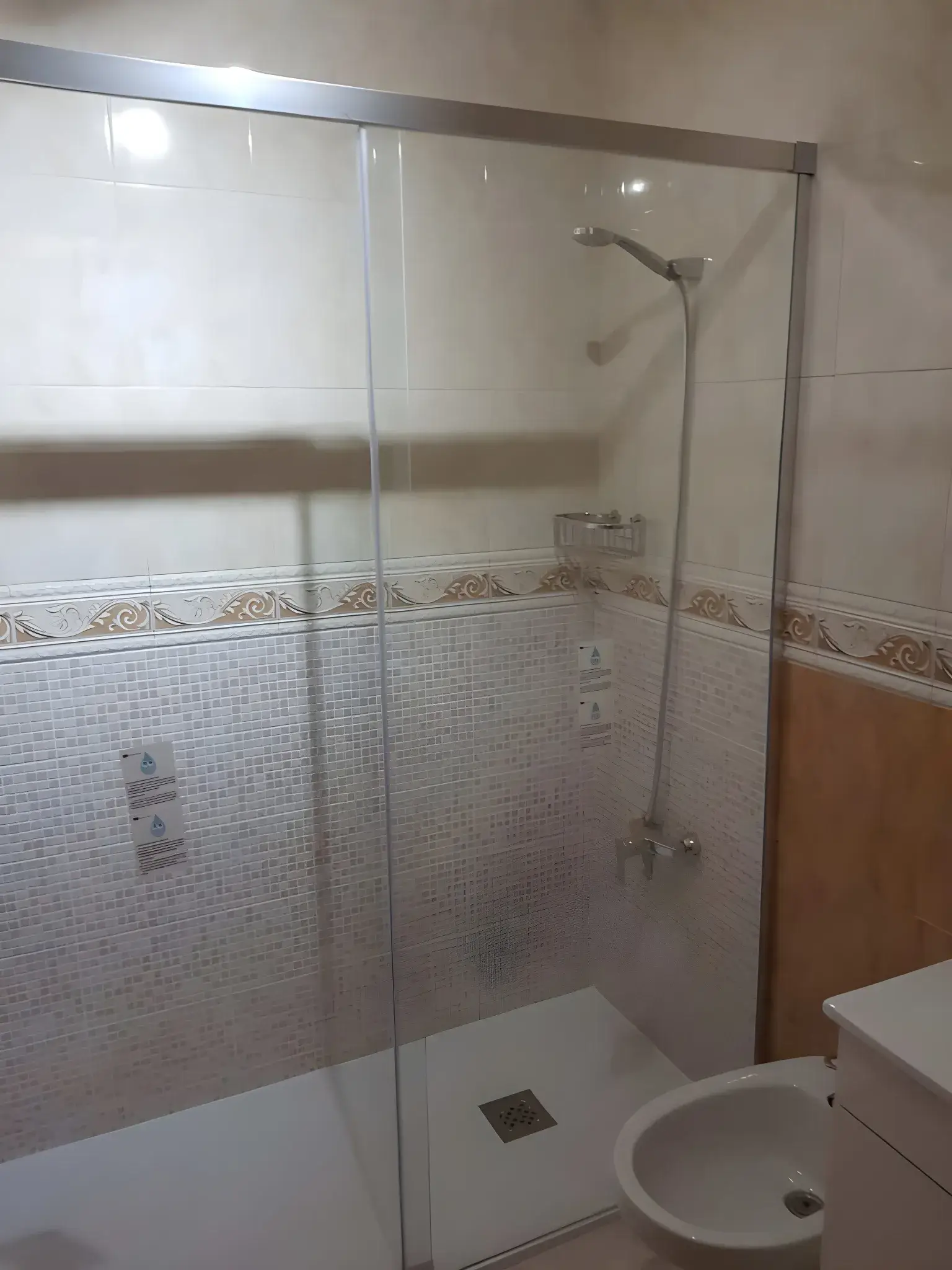 Reforma de baño con cambio de bañera por plato de ducha en Almería
